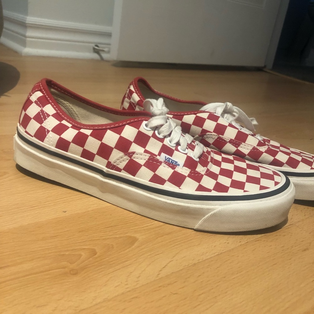 Vans -Red and white- CHECKERBOARD- Sz 9